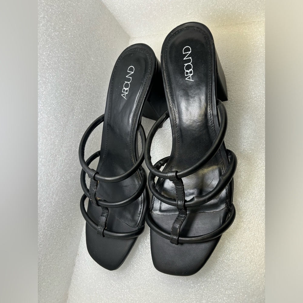 Abound Women's Austyn Block Heel
Strappy Sandals Black Size 9M.
